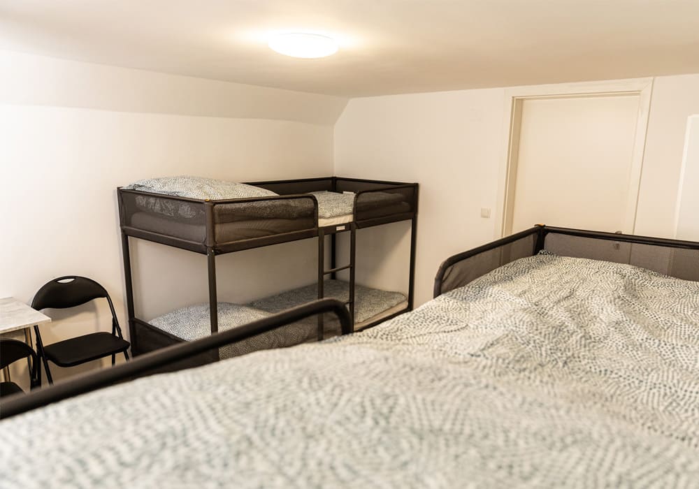 Nette schlichte Zimmer zur Miete bei Augsburg